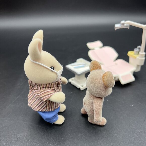 Sylvanian Families Calico Critters Country Dentist Bunny Rabbit Incomplete - Picture 6 of 15